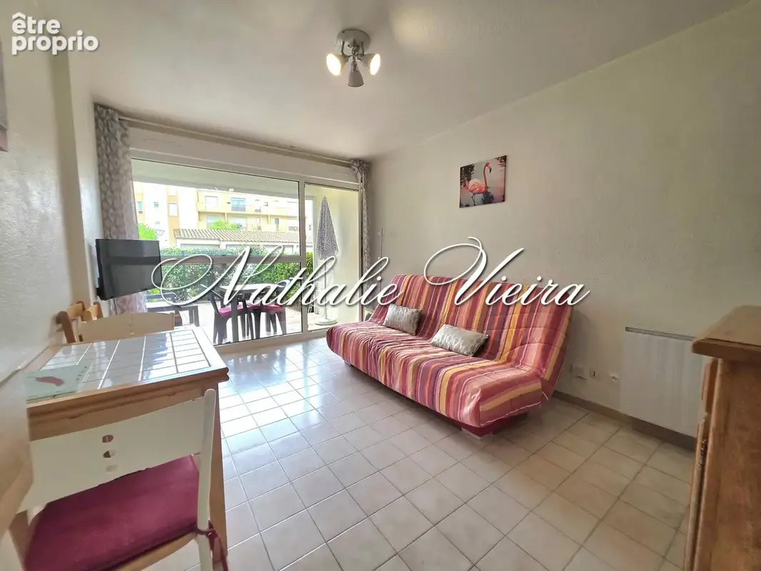 Studio cabine en rez-de-jardin avec terrasse, cour privative et parking    Carnon Ouest - photo 4