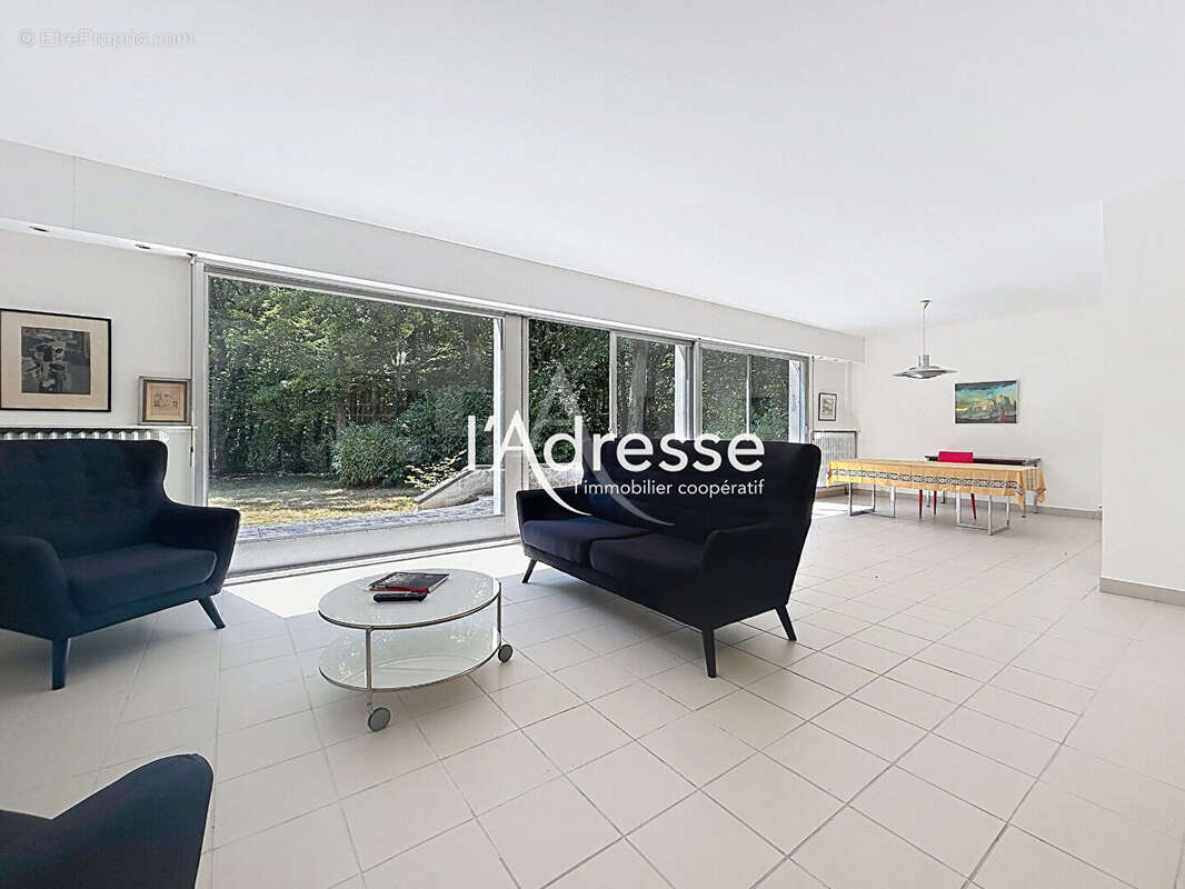 Maison d'architecte à vendre à Chambray-lès-Tours - 215m² sur terrain de 2500m² - photo 3