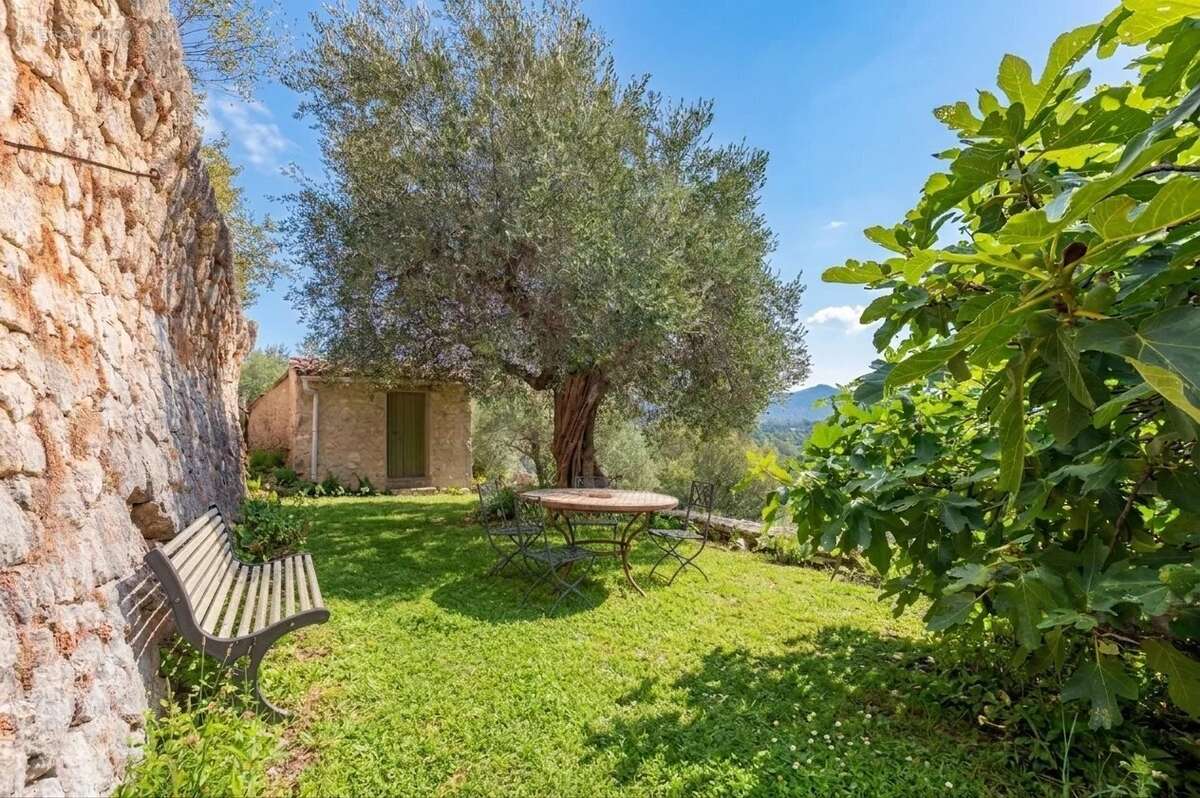 Maison de caractère 8P/ 354 m² – Vue panoramique / 6 suites / appartement 2P indépendant / terrain 1041 m² / 25 min de Nice - photo 8