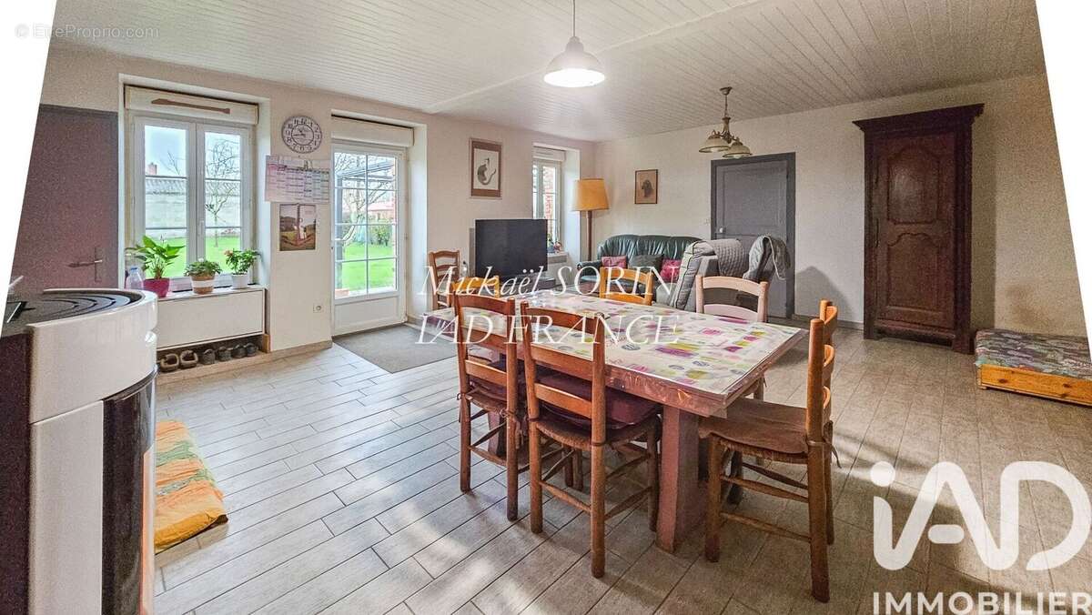 Photo 8 - Maison à LA CHAIZE-LE-VICOMTE