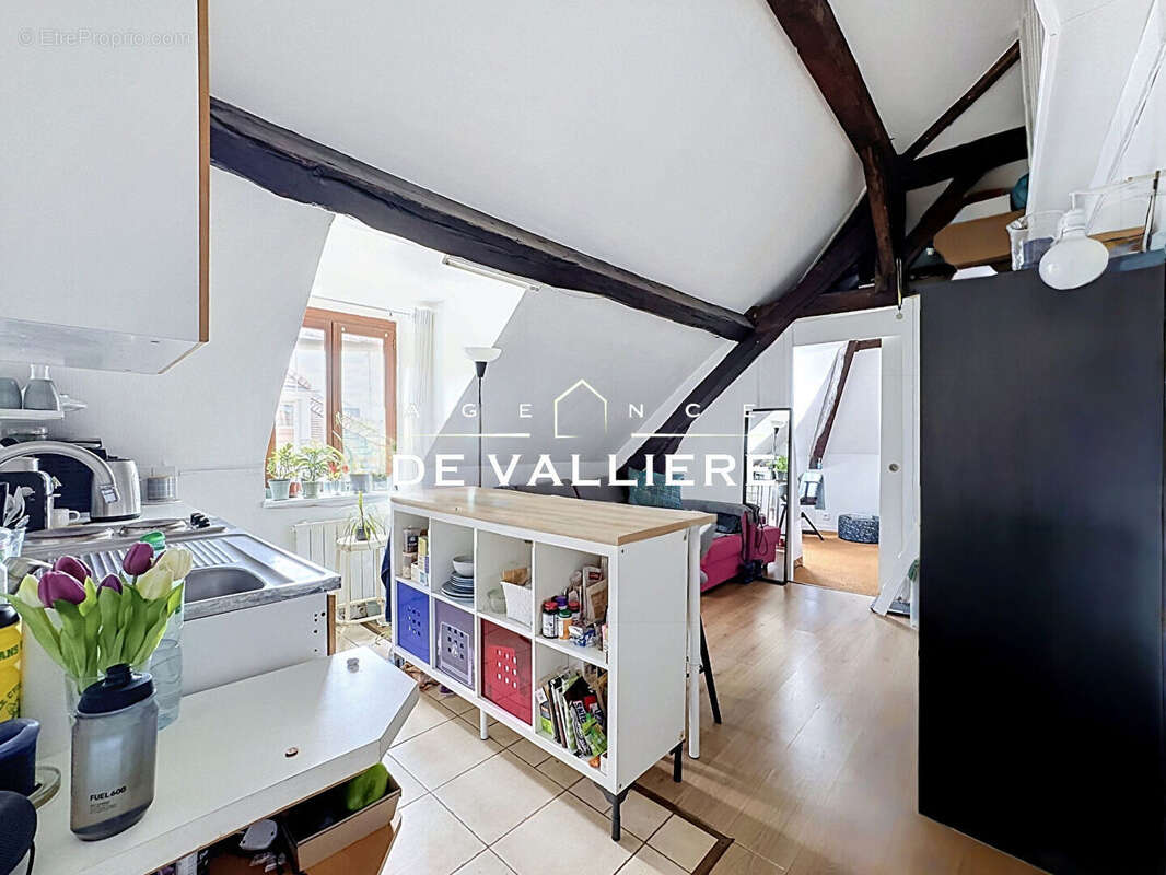 Rueil Malmaison - Centre - Coeur de ville -  2 pièces 34.2 m2 carrez 55.6 m2 au sol - photo 3
