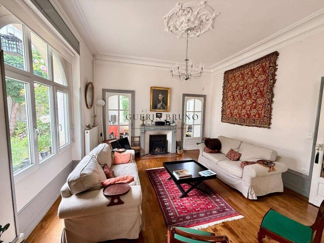 Élégante maison de caractère avec jardin et garage en cœur d - photo 5