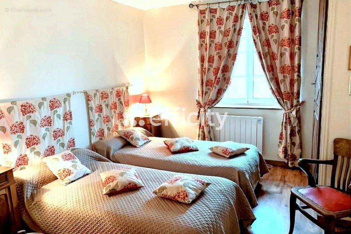 Maison à AIGRE