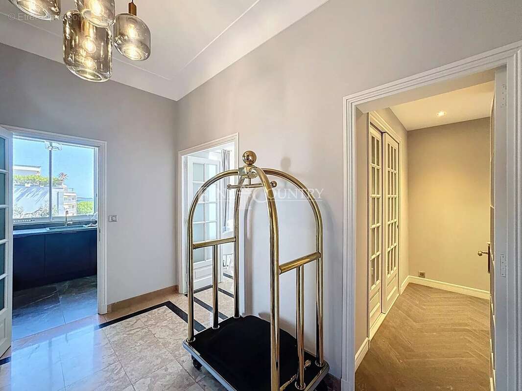 Vente Appartement Bourgeois Vue Mer à Cannes - photo 16