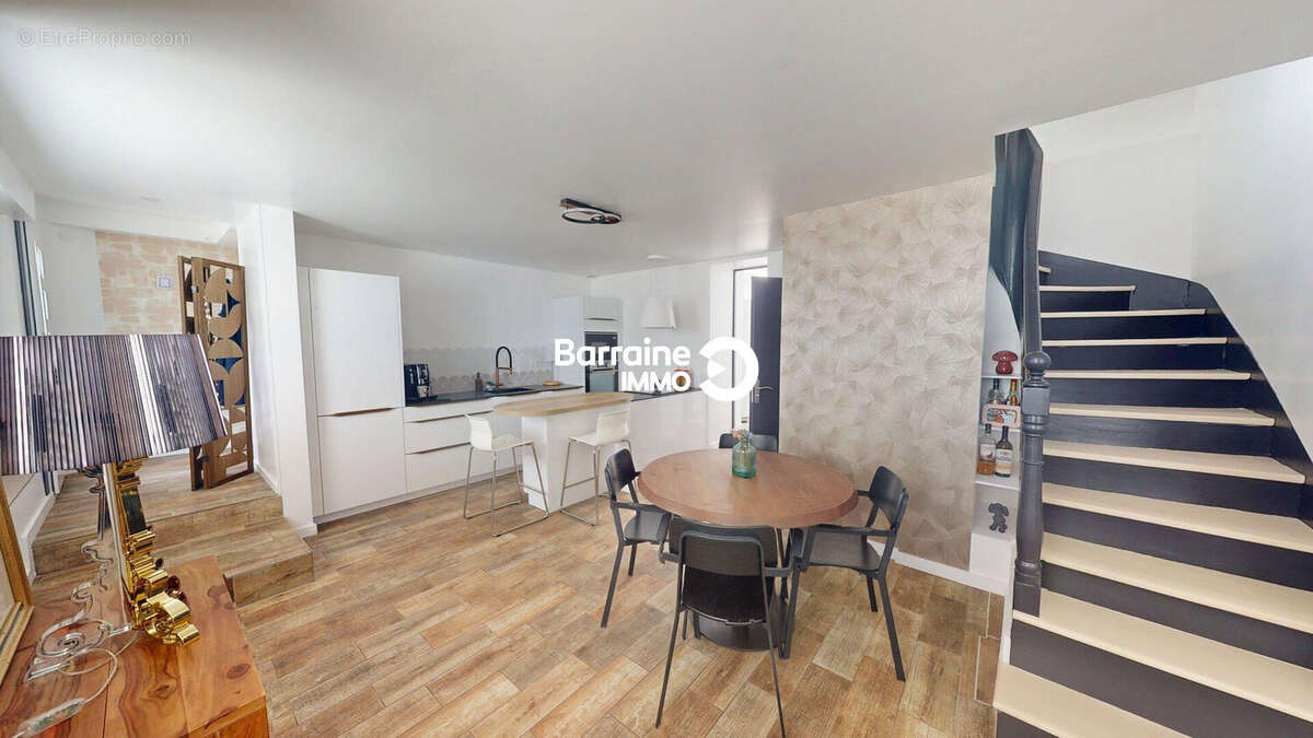 Maison à LE RELECQ-KERHUON