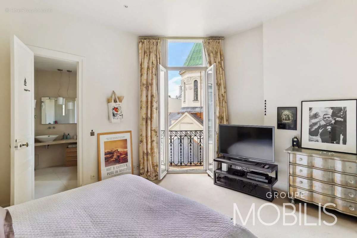 Appartement à PARIS-8E