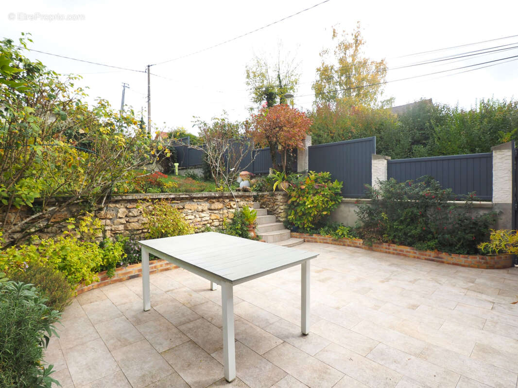 Maison à VAUX-LE-PENIL