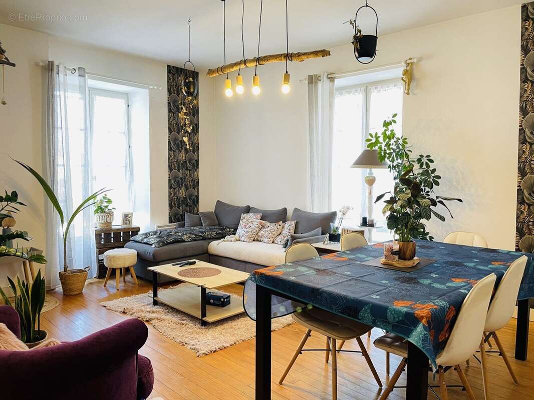 Maison 220 m² à Gemozac  - photo 2