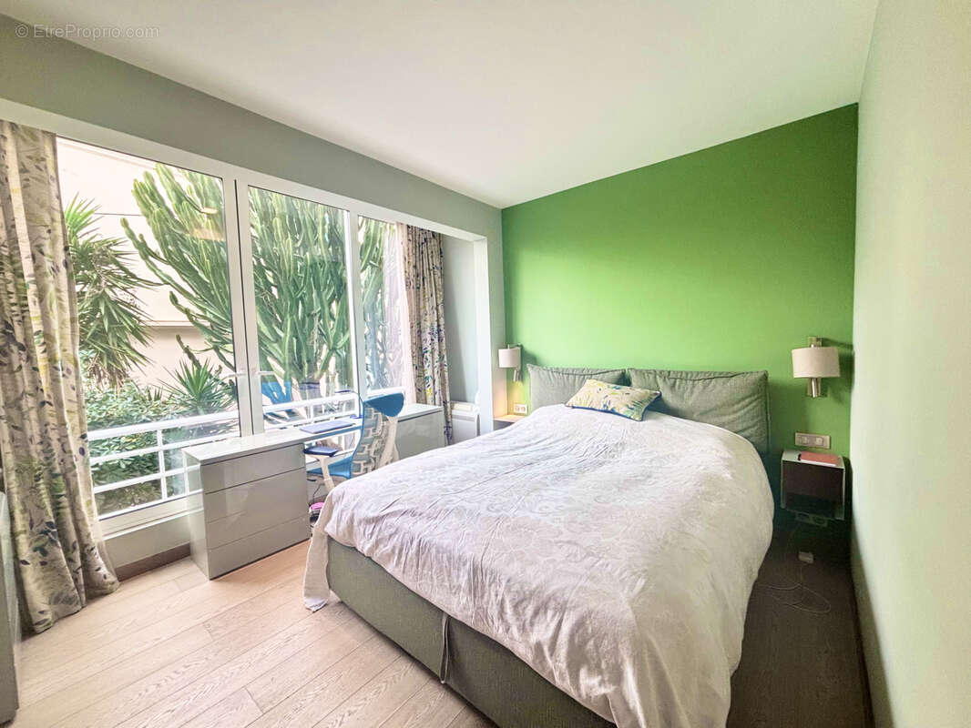 Cannes basse californie t3 de 62 m2 refait a neuf  loggia sud 2 caves - photo 2