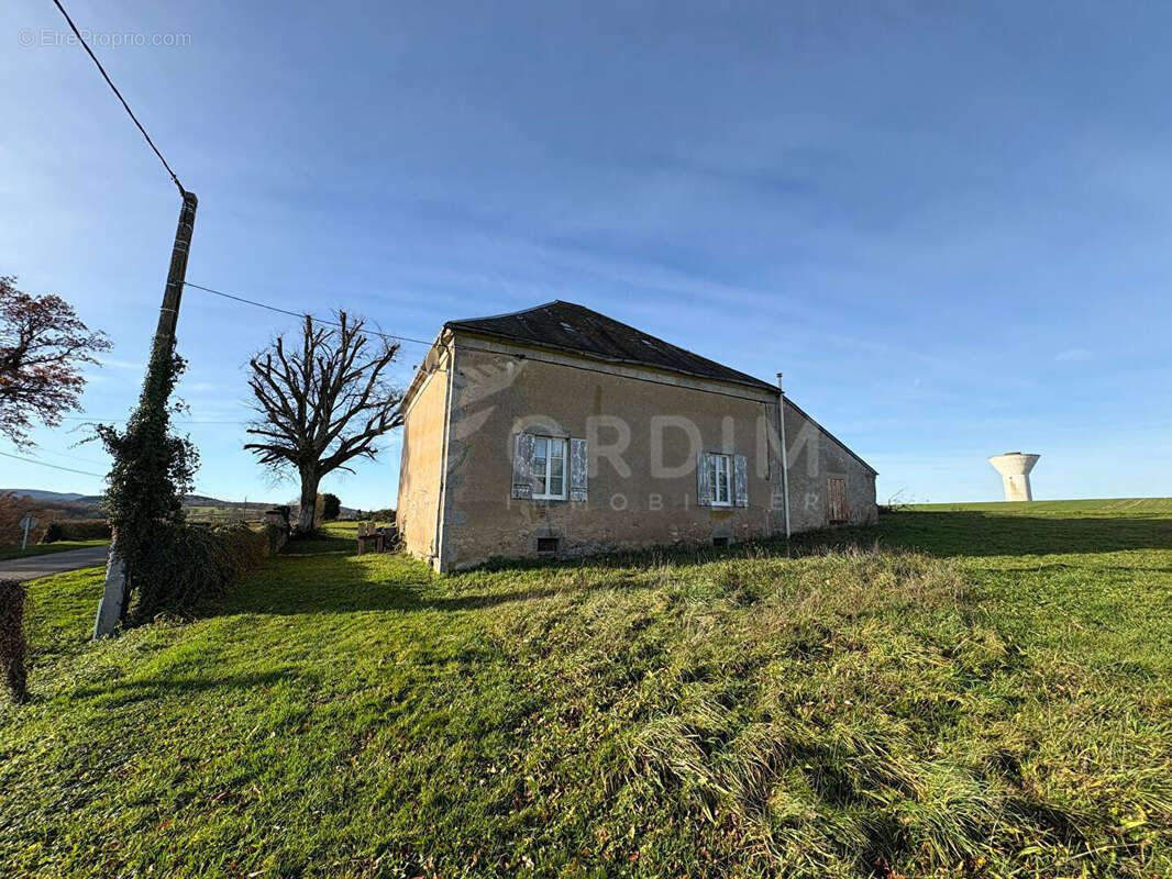 Maison à CHASTELLUX-SUR-CURE