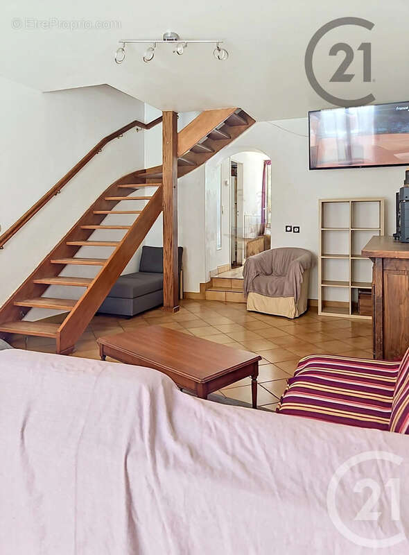 Maison 97 m² à Saint-Cyr-Les-Colons  - photo 3