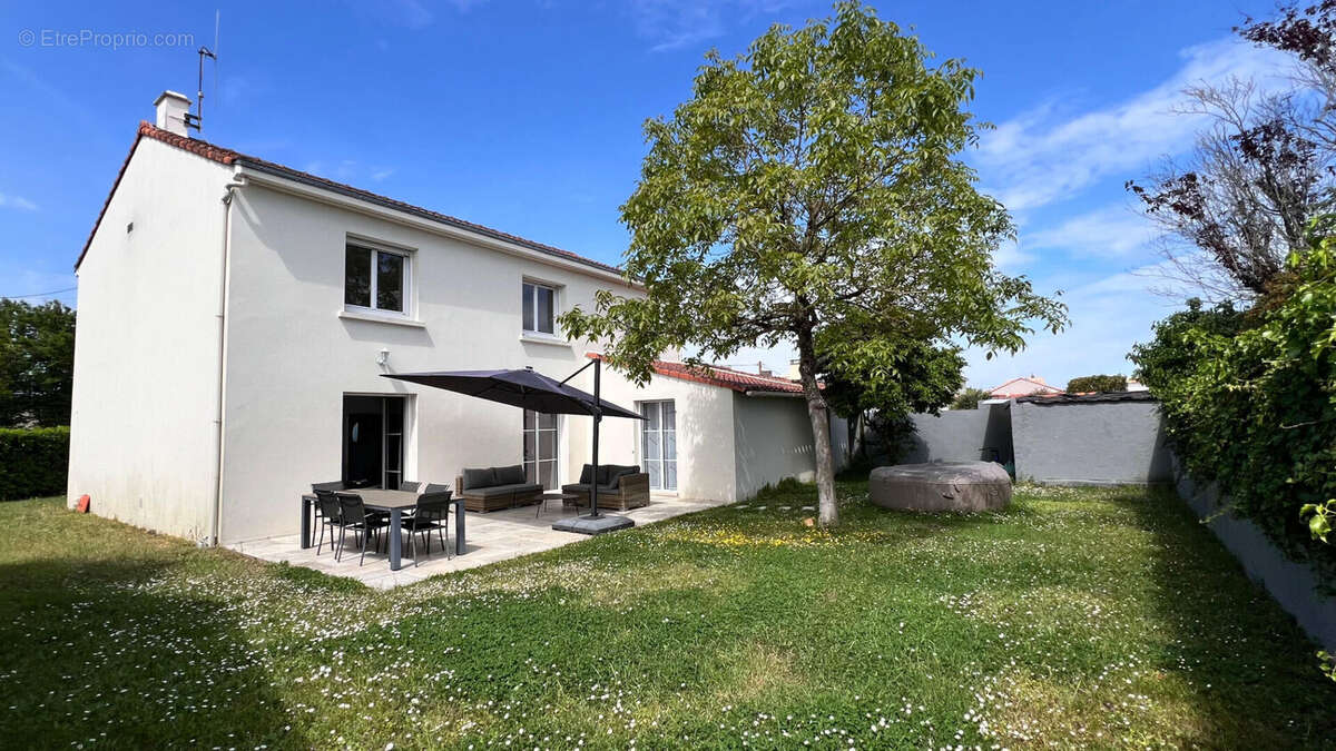 Maison familiale rénovée - 172 m², suite parentale, beaux volumes et jardin au calme - Les Sorinières - photo 3