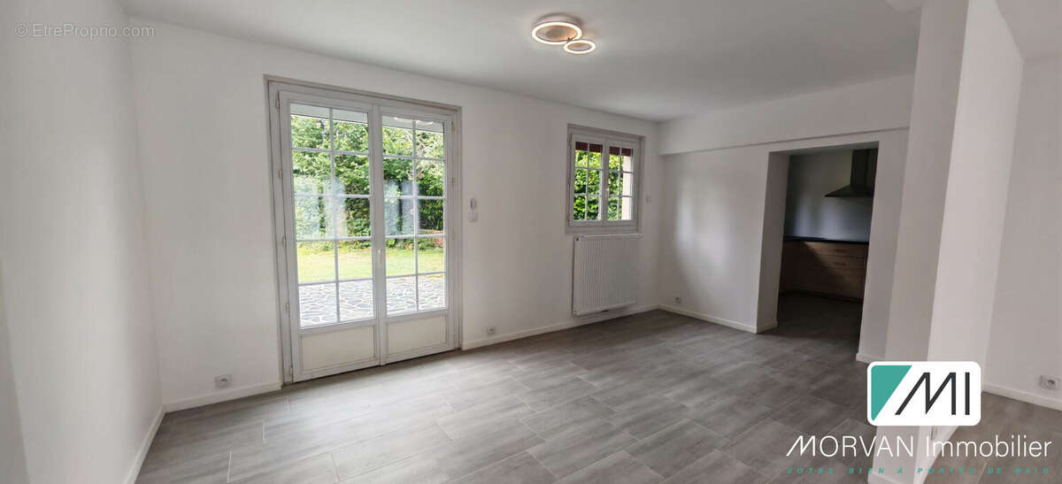 Maison à LE MESNIL-SAINT-DENIS