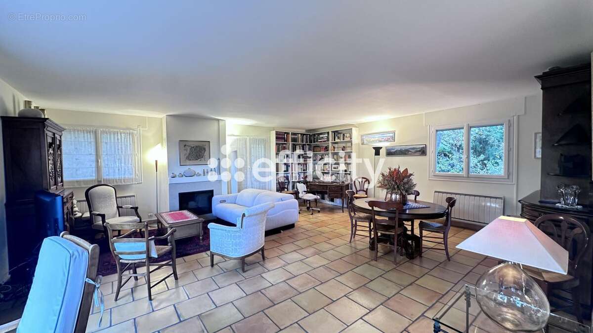 Appartement à VILLENEUVE-LES-AVIGNON