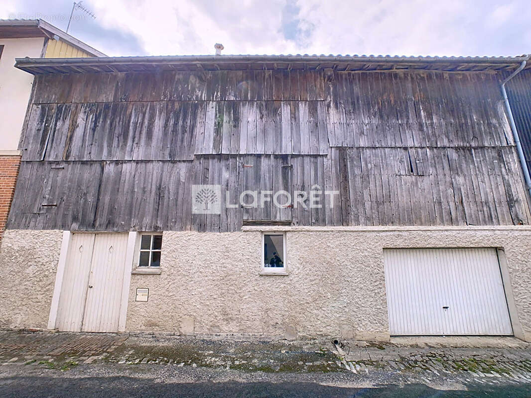 Maison à LA NEUVILLE-AU-PONT