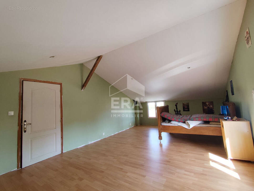Maison 127 m² à Champagne-Mouton  - photo 9
