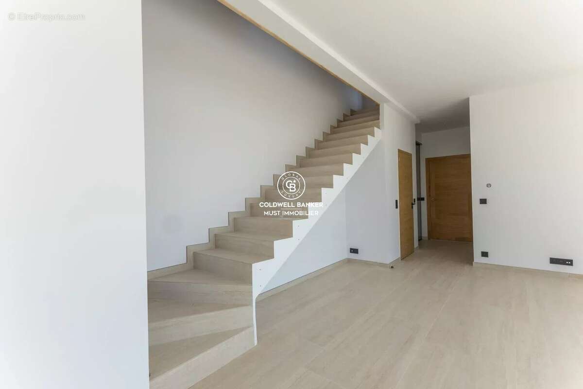 Maison 121 m² à Saint-Cyprien  - photo 8