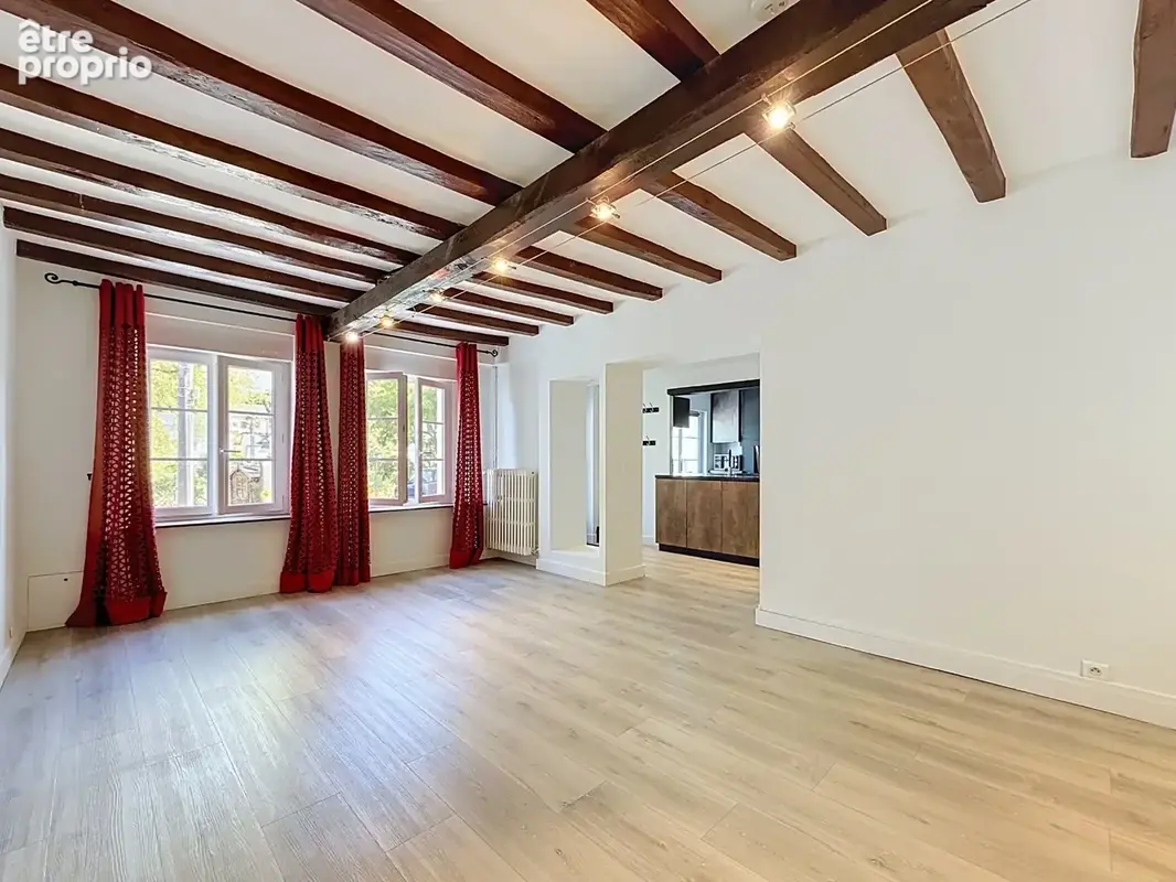 SAINT-ANTOINE-DU-ROCHER – Maison de caractère en tuffeau avec piscine - photo 4