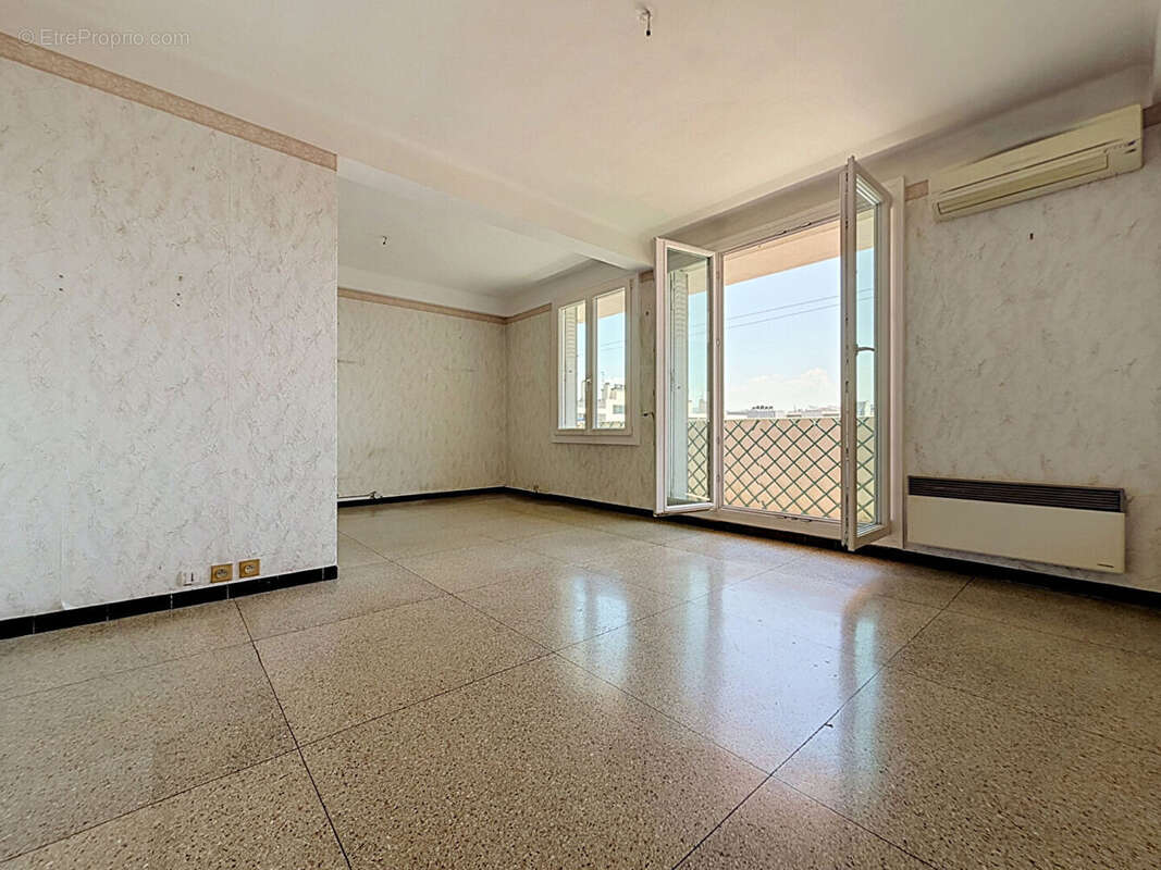 Appartement à MARSEILLE-4E