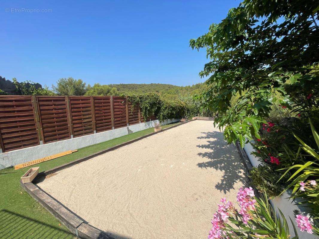A vendre bandol 83150 villa 5 pieces 2500 m2 de terrain piscine maison d amis - photo 7