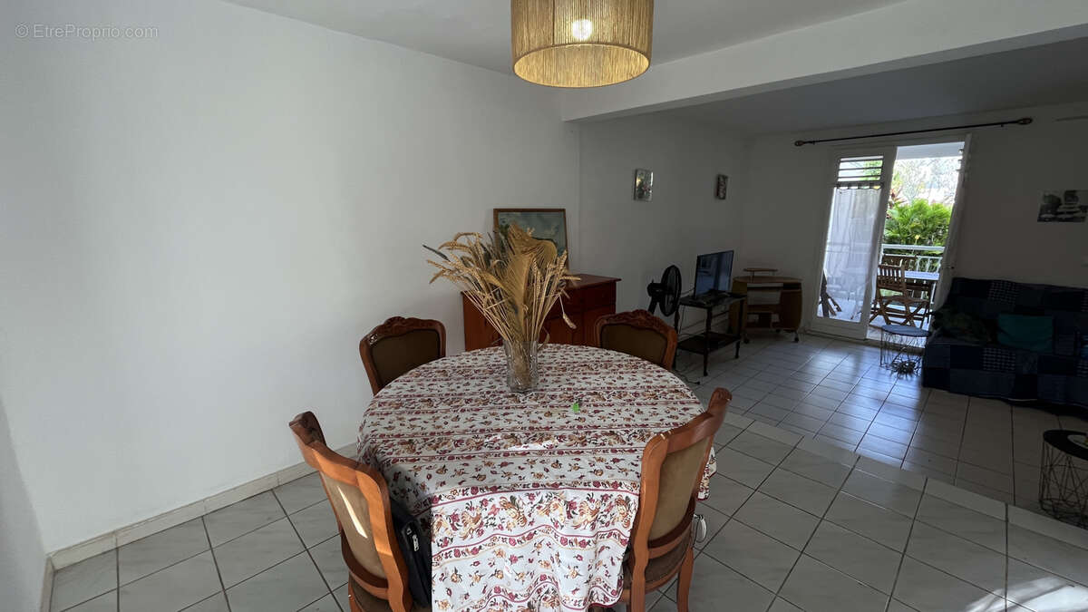 Maison à BAIE-MAHAULT