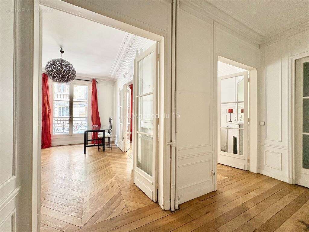 Boucicaut / superbe appartement traversant /  haussmannien / 4 pieces / cave / - photo 3