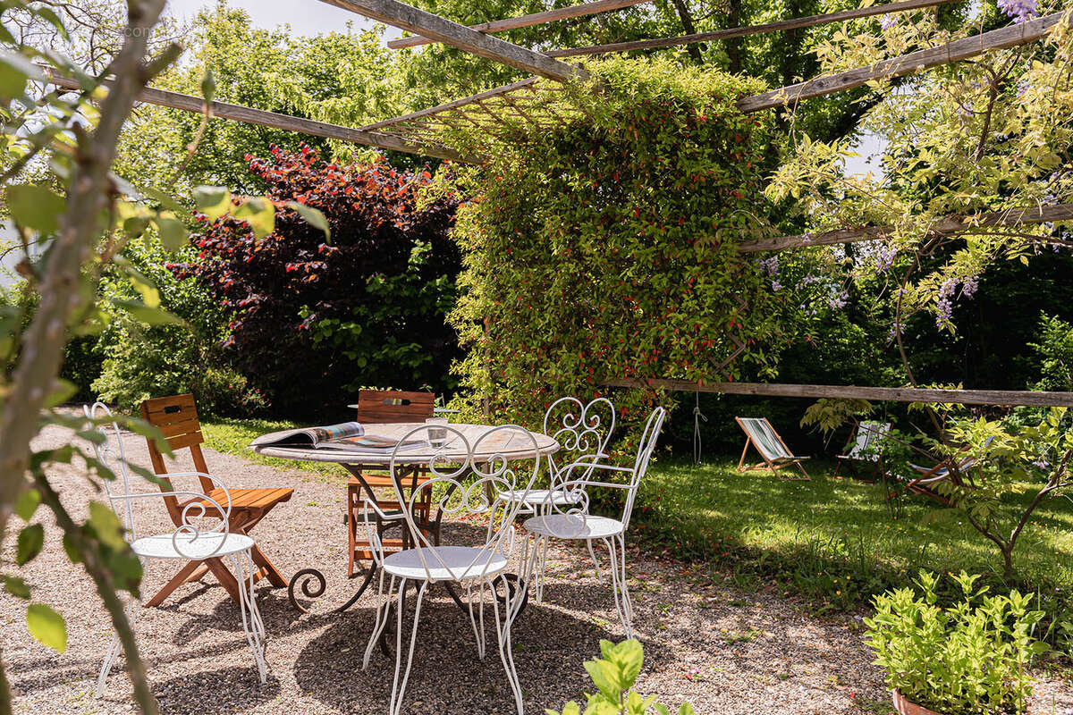 Maison de caractère familiale 6 chambres + bureau avec jardin à Neuville-sur-Saône - photo 8