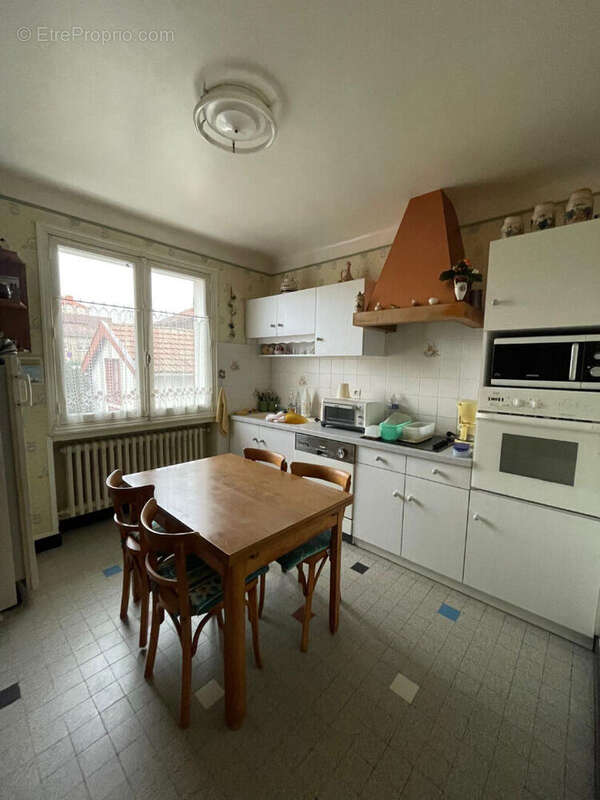 Maison à CHAZELLES-SUR-LYON