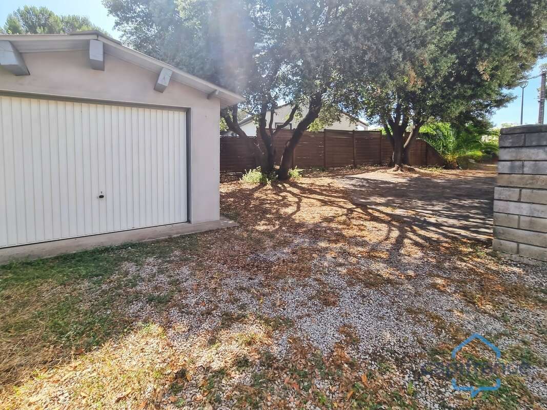 Maison de 212m² avec 6 pièces et une dépendance T2 - Terrain arboré de 800m² - Garage - Restinclières (34160) - photo 21