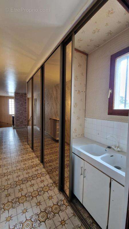 Commerce à NEUILLY-SUR-MARNE