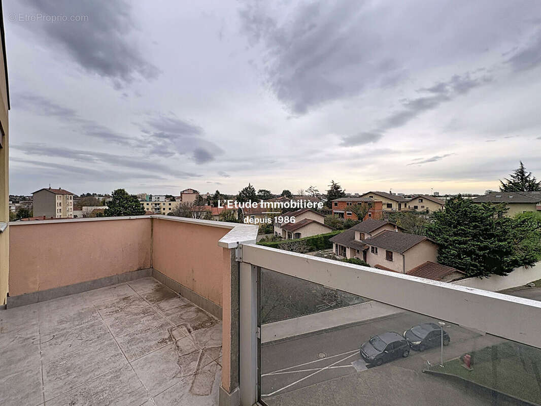 Appartement à SATHONAY-CAMP