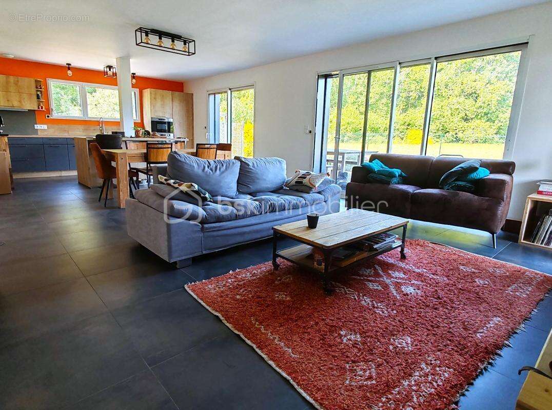 Maison à D&#039;HUISON-LONGUEVILLE