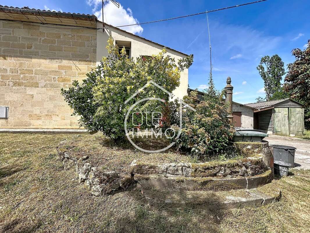 Saint Magne de Castillon : Maison pierre avec jardin - photo 18