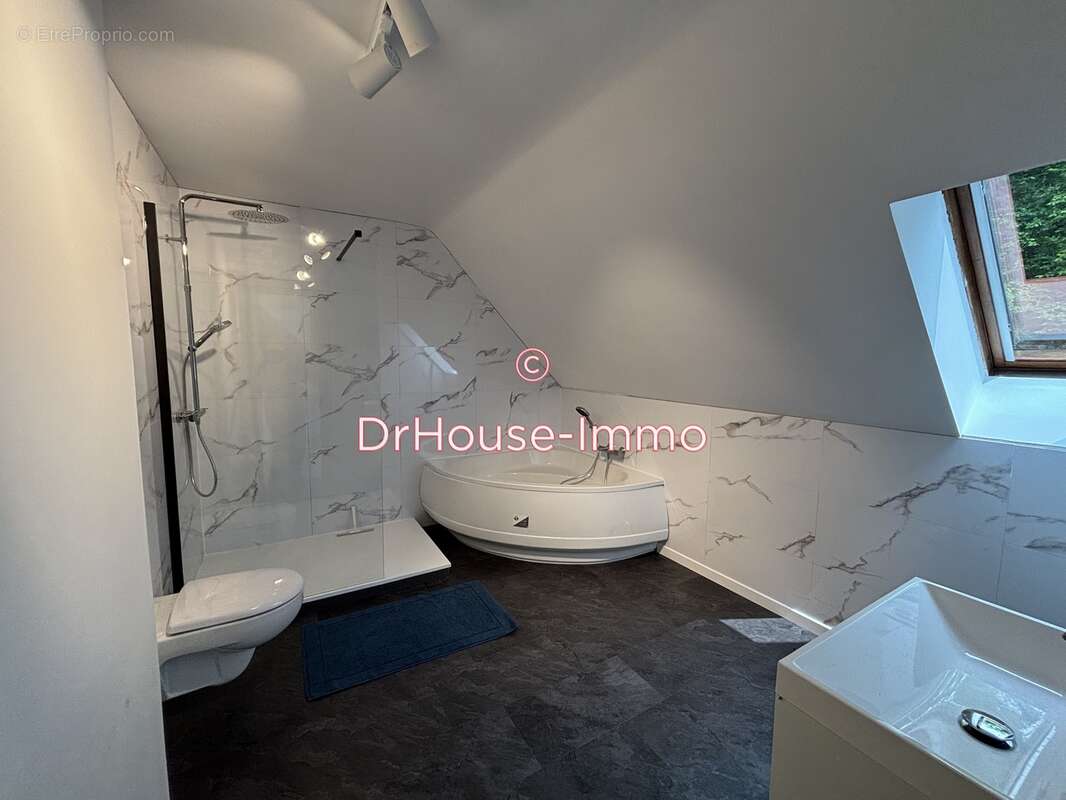 Maison à LE MESNIL-SAINT-DENIS