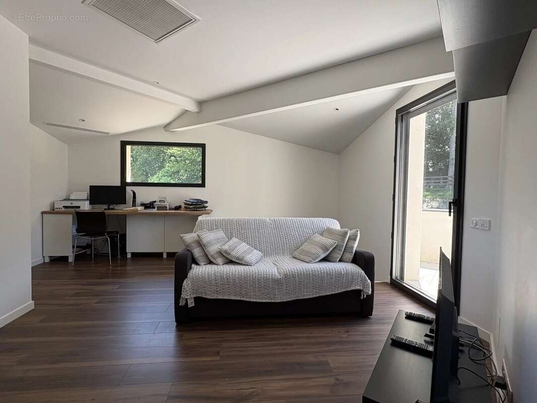 Maison à LA SALVETAT-SAINT-GILLES