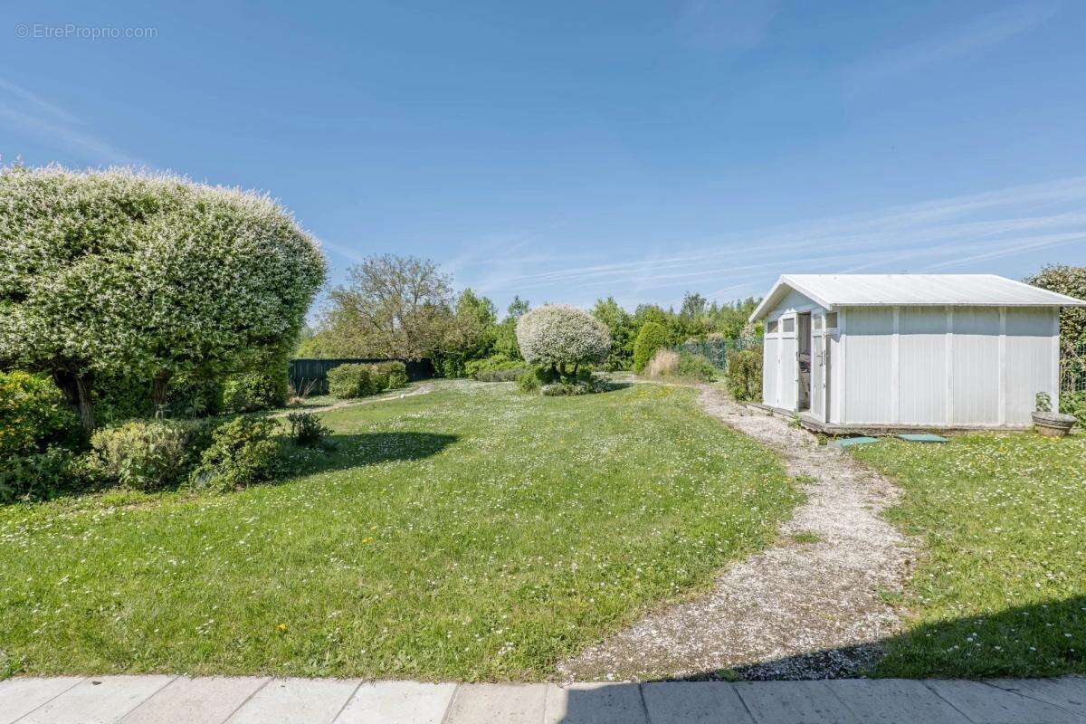 Maison à VILLENEUVE-LE-COMTE