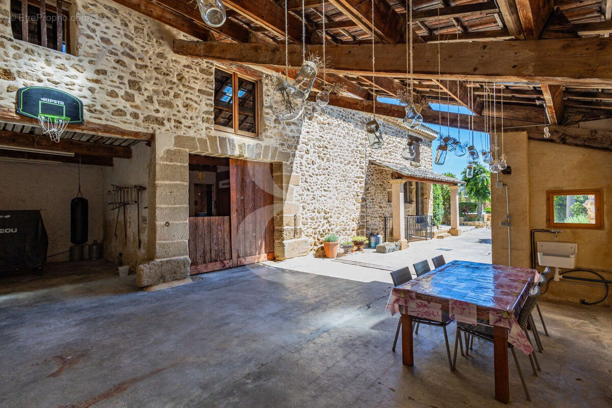 Maison à UCHAUX