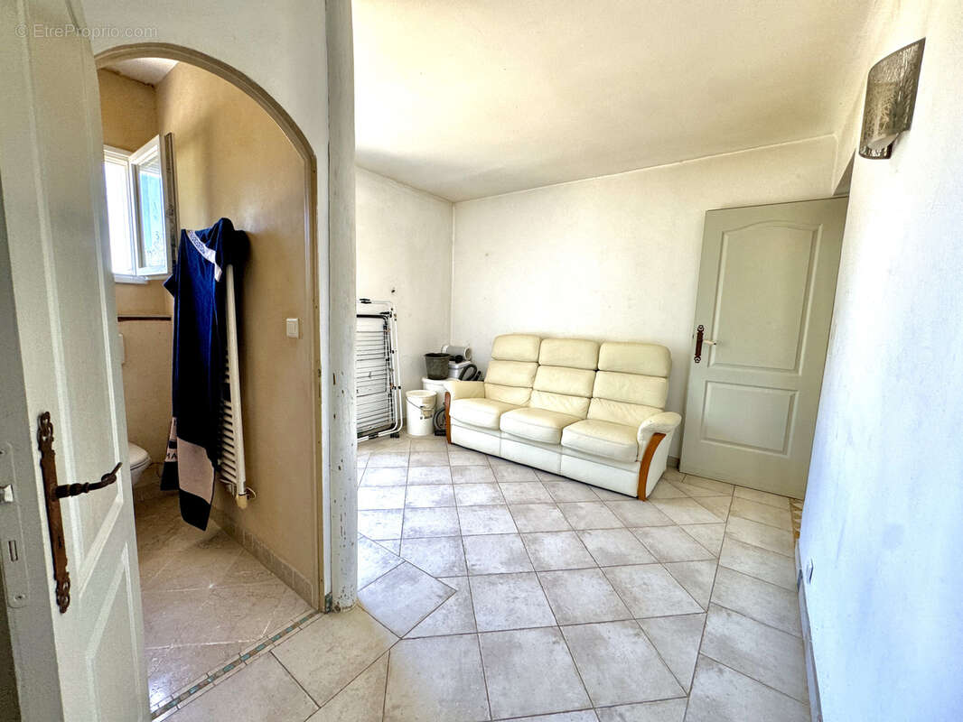 Maison de 110 m2 avec piscine, atelier 50m2, carport 20 m2 et terrain de 1 150 m2 - photo 18