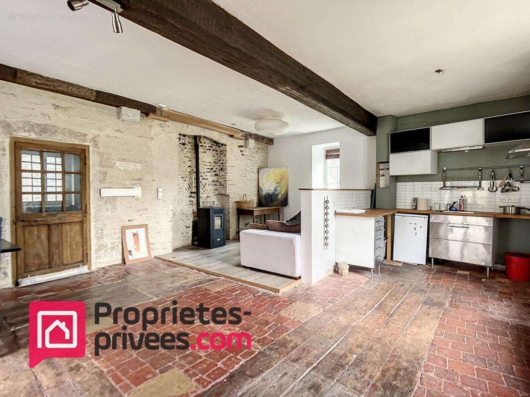 Maison à NOYERS