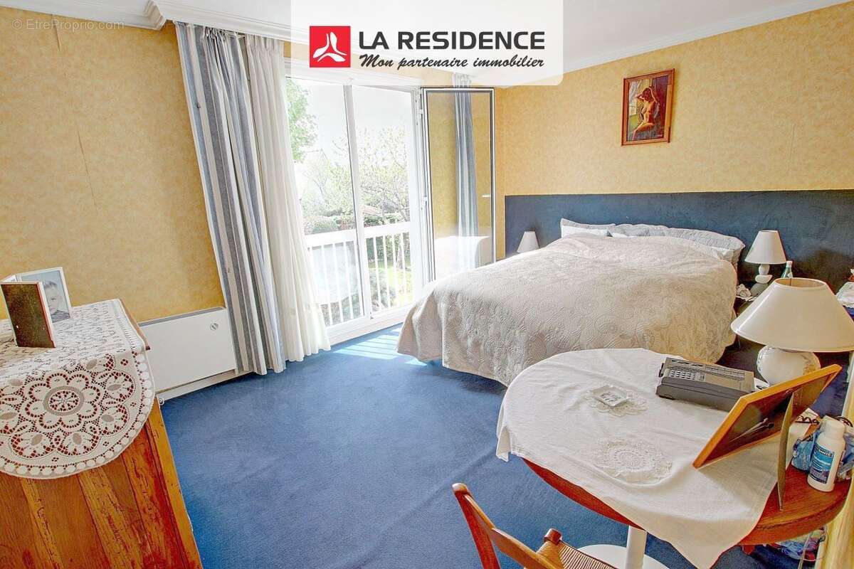 Maison à LE MESNIL-SAINT-DENIS