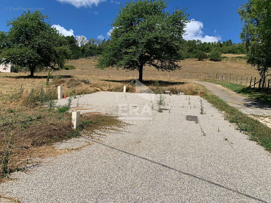Terrain à SAINT-CLAIR-SUR-GALAURE