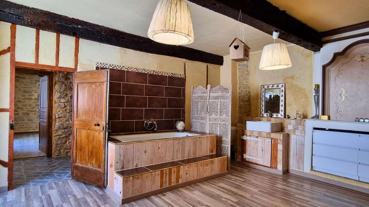 Maison de charme rénovée de 155m² habitables avec cour intime et à 6 min de Carcassonne - photo 9