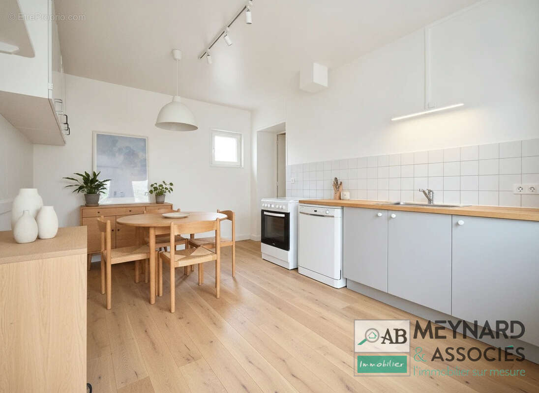 À vendre à Mouroux   Maison indépendante à rénover avec garage, et  grenier aménageable. - photo 4