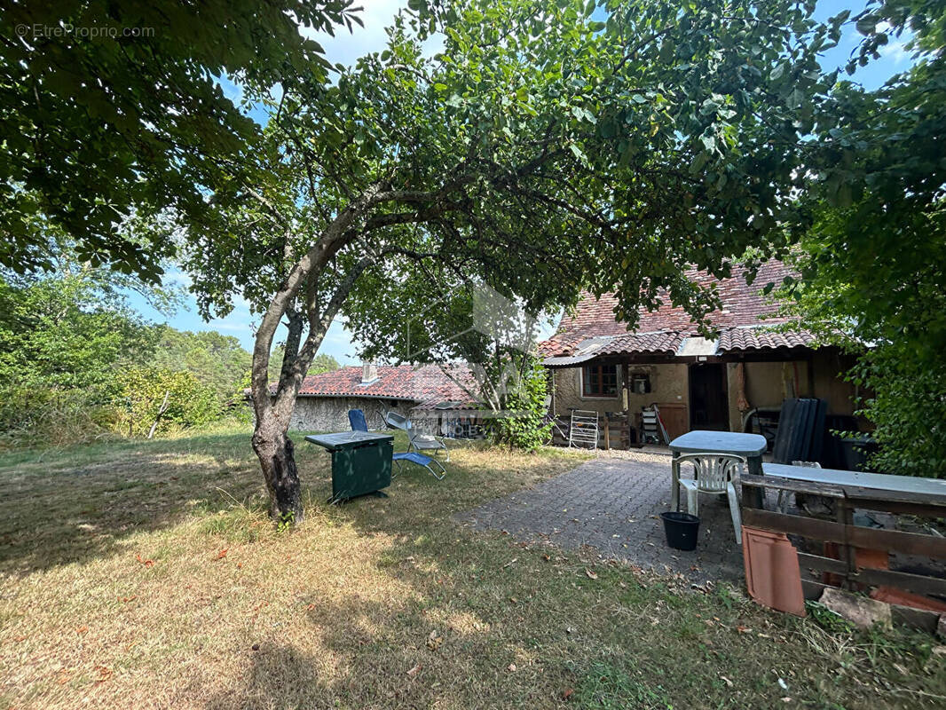 Maison à ANTONNE-ET-TRIGONANT