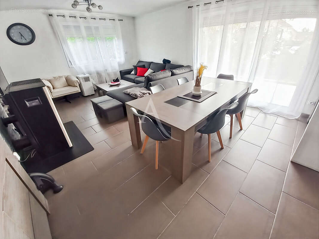 Maison à SAINT-ETIENNE-DU-ROUVRAY