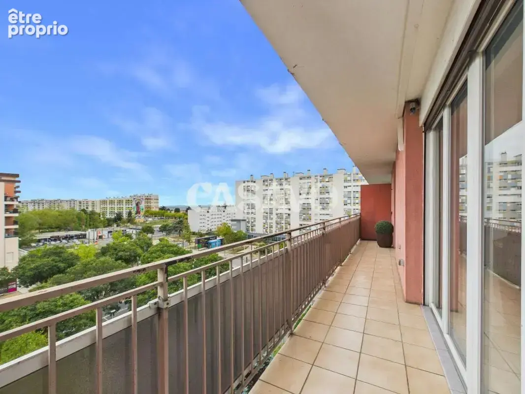 Vente Appartement 4 pièces de 70m² - 69300 Caluire-et-Cuire - photo 2