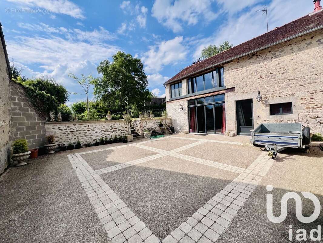 Maison 115 m² à Boussac-Bourg  - photo 2