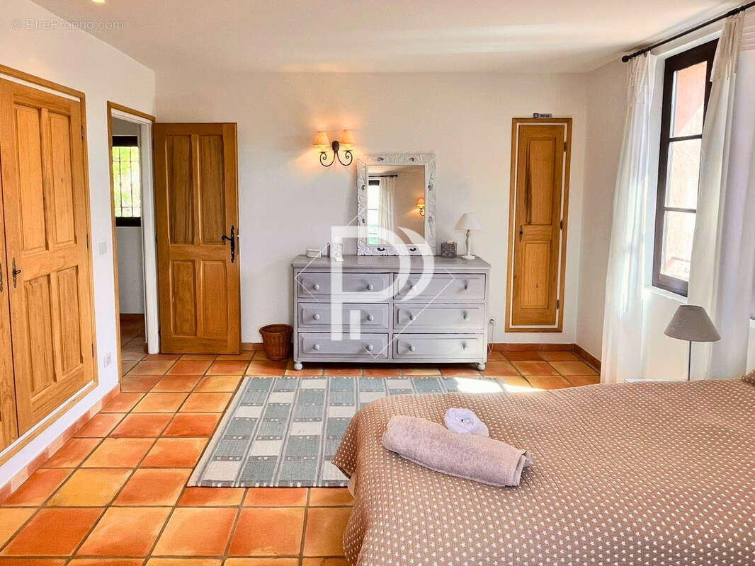 Maison à PLAN-DE-LA-TOUR