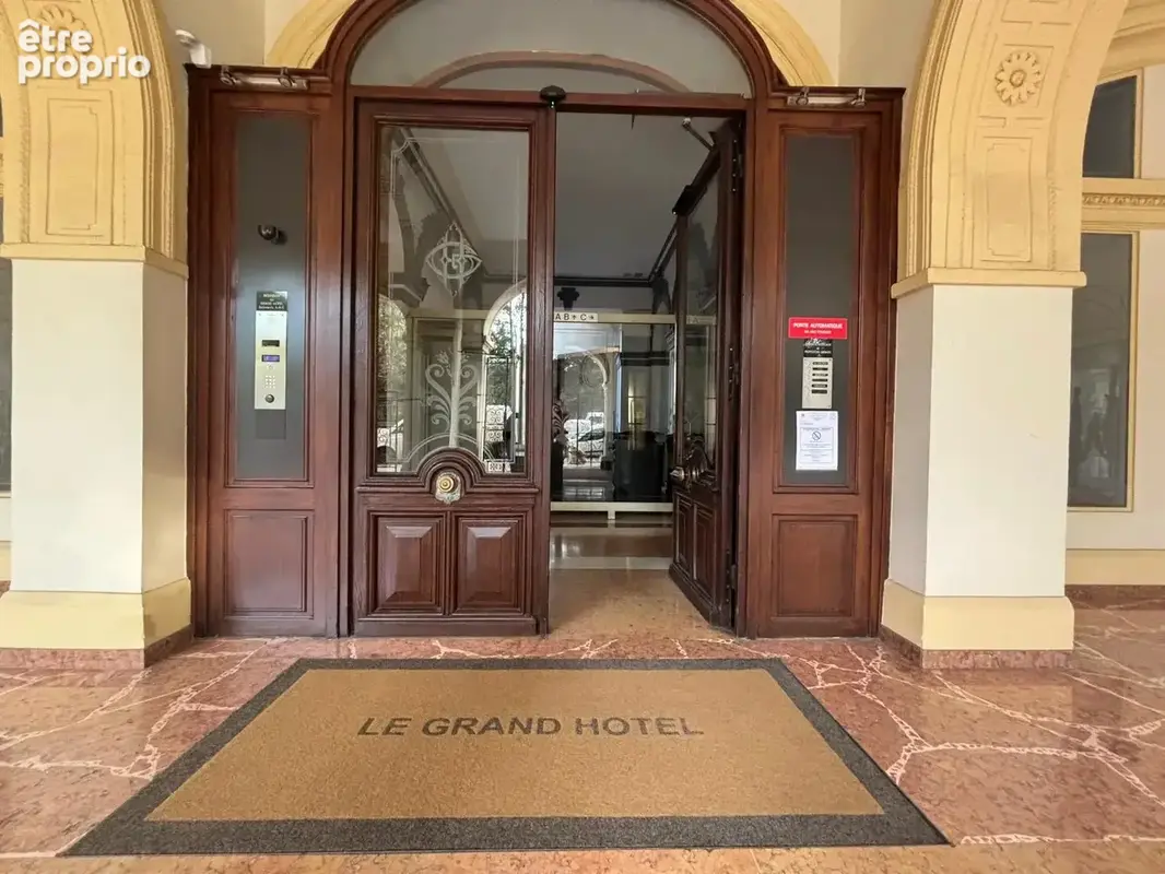 Nice – grand hôtel  studio de prestige avec balcon face à la coulée verte - photo 1