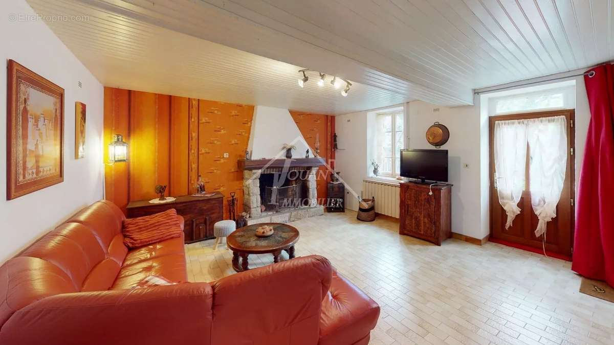 Maison à COUTANSOUZE